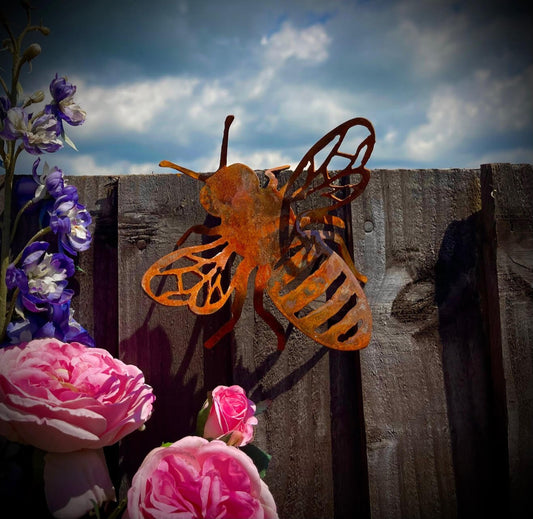Bumble Bee Wasp Insect Buzz Wildlife Rustic Rusty Garden Art Yard Art Present  image 0